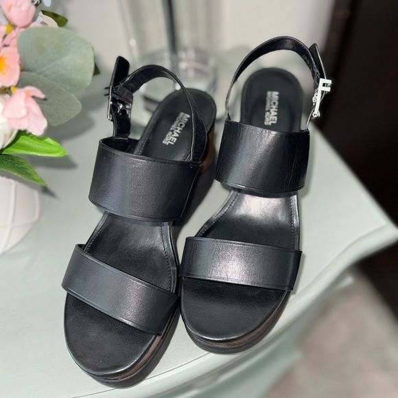 🖤BRAND*NEW, never worn, original box unavailable - Picture 4 of 5